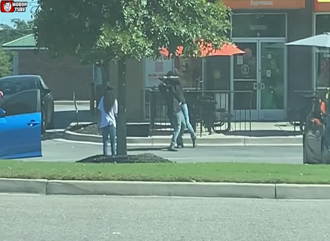Video :Woman accidentally shot during parking lot argument
